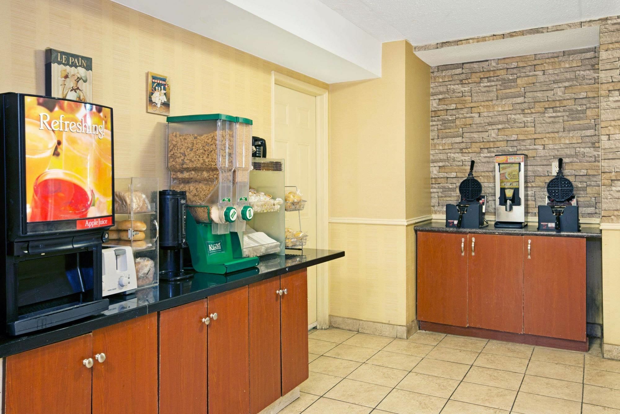 Knights Inn Toronto Scarborough Dış mekan fotoğraf
